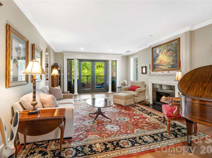 810 Cherokee Road, Charlotte, NC 28207.  MLS# CAR4409730, YatesRealty ID 41415. 