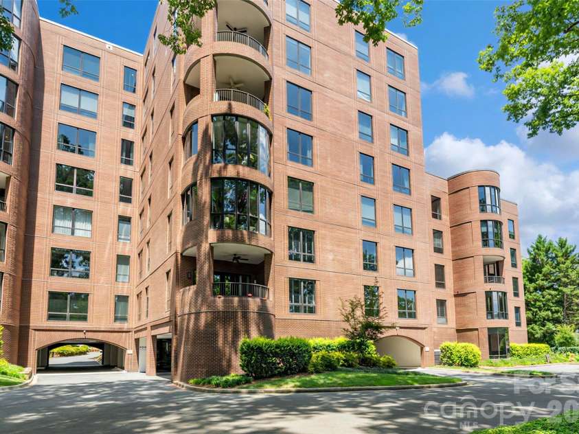 810 Cherokee Road, Charlotte, NC 28207.  MLS# CAR4409730, YatesRealty ID 41415. 