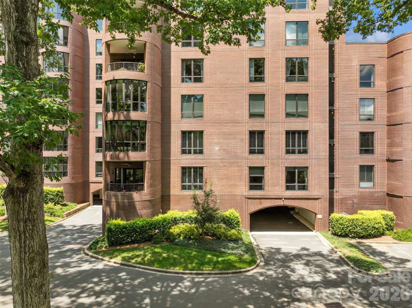 810 Cherokee Road, Charlotte, NC 28207.  MLS# CAR4409730, YatesRealty ID 41415. 