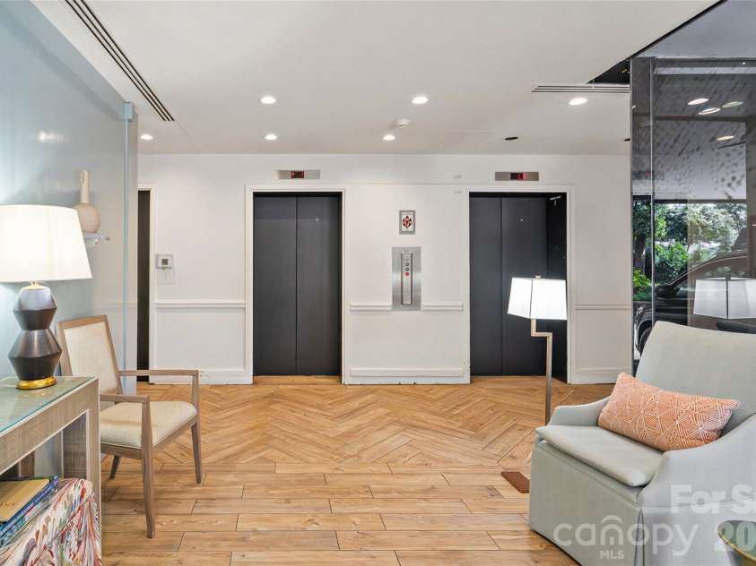 810 Cherokee Road, Charlotte, NC 28207.  MLS# CAR4409730, YatesRealty ID 41415. 