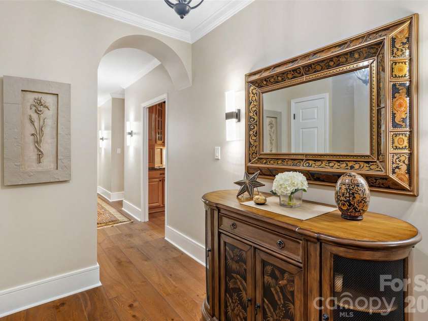 810 Cherokee Road, Charlotte, NC 28207.  MLS# CAR4409730, YatesRealty ID 41415. 