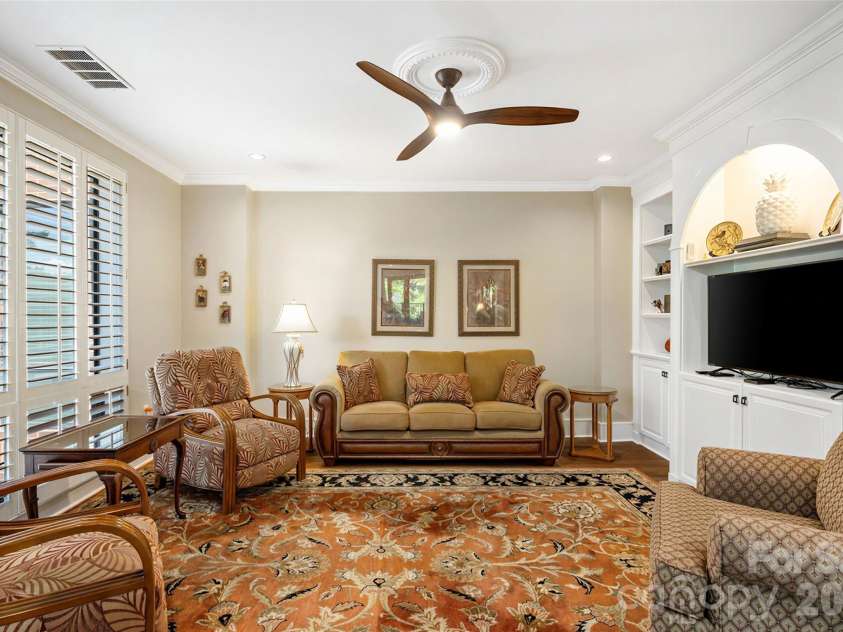 810 Cherokee Road, Charlotte, NC 28207.  MLS# CAR4409730, YatesRealty ID 41415. 