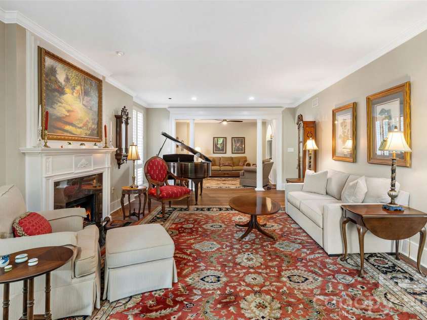 810 Cherokee Road, Charlotte, NC 28207.  MLS# CAR4409730, YatesRealty ID 41415. 