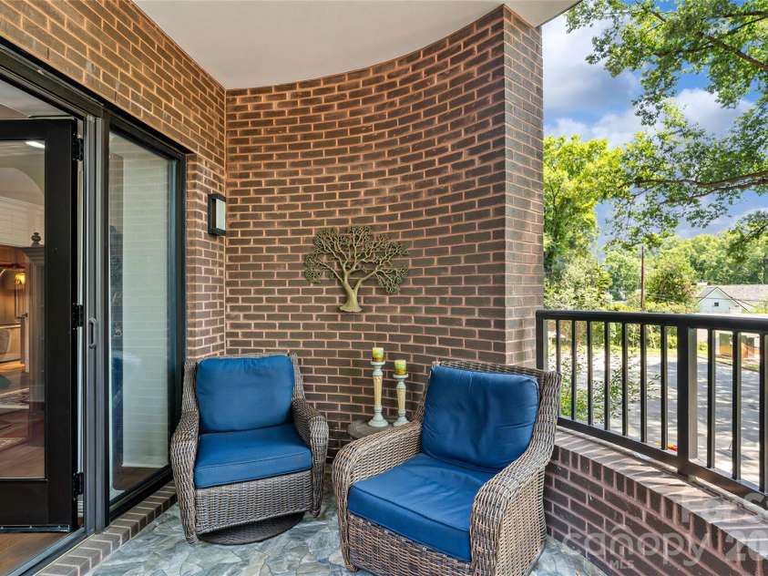 810 Cherokee Road, Charlotte, NC 28207.  MLS# CAR4409730, YatesRealty ID 41415. 