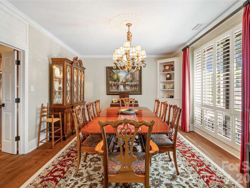 810 Cherokee Road, Charlotte, NC 28207.  MLS# CAR4409730, YatesRealty ID 41415. 