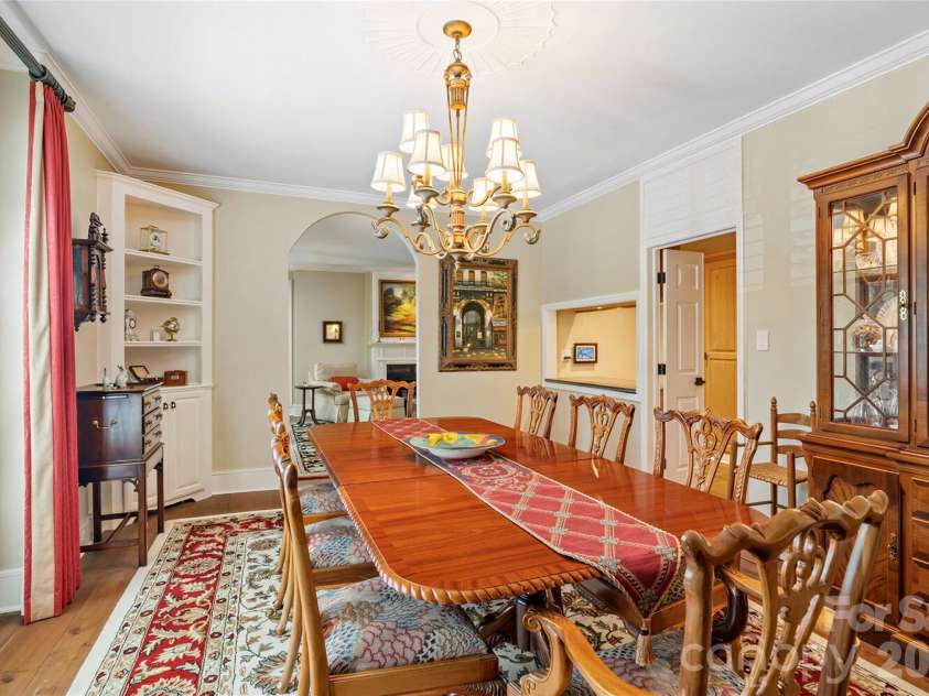 810 Cherokee Road, Charlotte, NC 28207.  MLS# CAR4409730, YatesRealty ID 41415. 