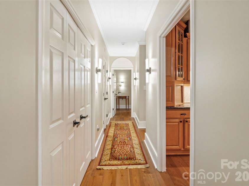 810 Cherokee Road, Charlotte, NC 28207.  MLS# CAR4409730, YatesRealty ID 41415. 