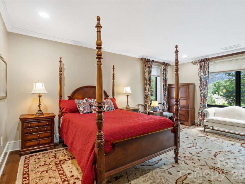 810 Cherokee Road, Charlotte, NC 28207.  MLS# CAR4409730, YatesRealty ID 41415. 