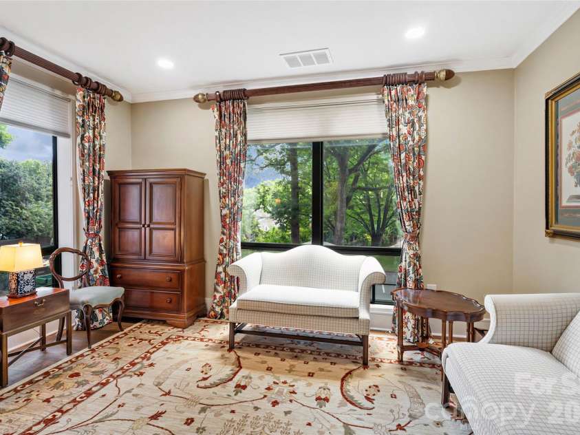 810 Cherokee Road, Charlotte, NC 28207.  MLS# CAR4409730, YatesRealty ID 41415. 