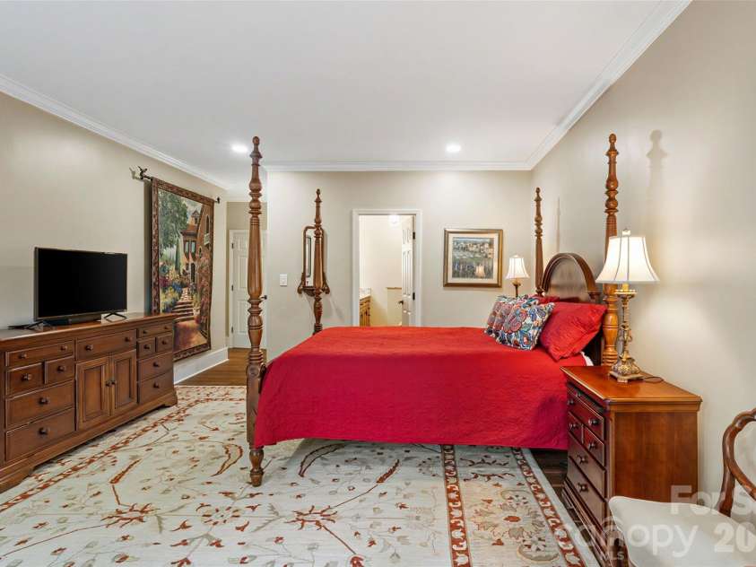 810 Cherokee Road, Charlotte, NC 28207.  MLS# CAR4409730, YatesRealty ID 41415. 