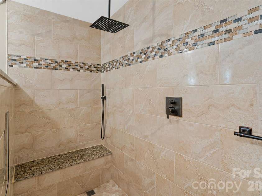 810 Cherokee Road, Charlotte, NC 28207.  MLS# CAR4409730, YatesRealty ID 41415. 