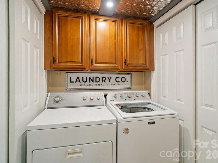 810 Cherokee Road, Charlotte, NC 28207.  MLS# CAR4409730, YatesRealty ID 41415. 
