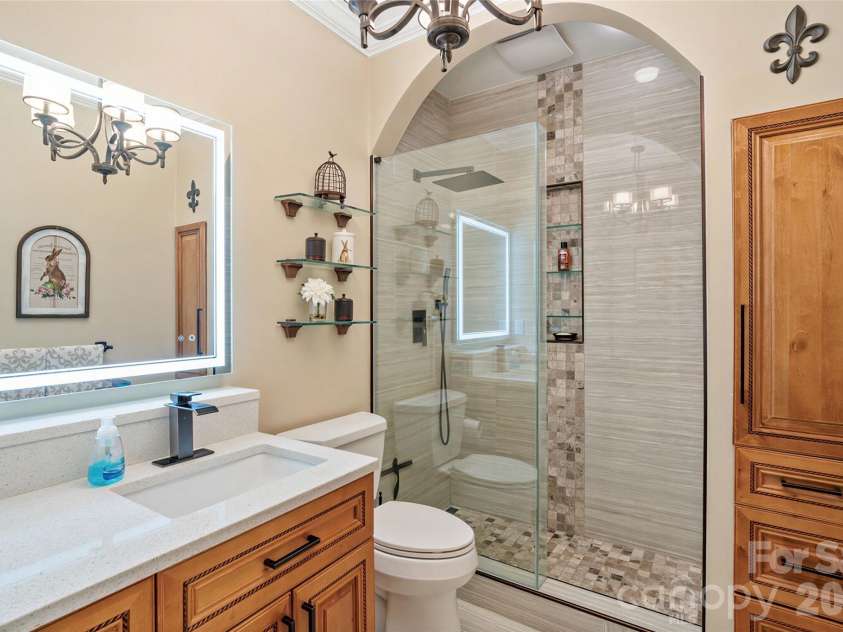 810 Cherokee Road, Charlotte, NC 28207.  MLS# CAR4409730, YatesRealty ID 41415. 