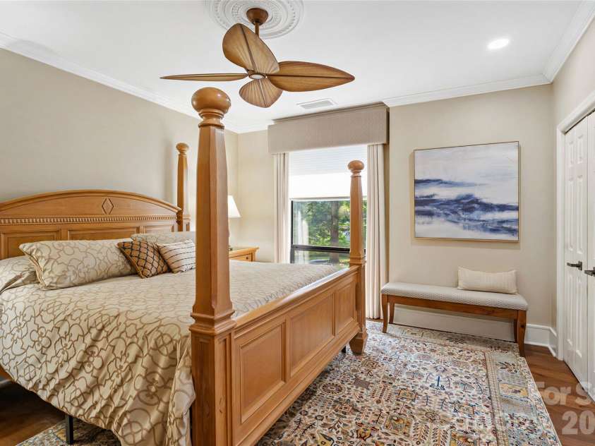 810 Cherokee Road, Charlotte, NC 28207.  MLS# CAR4409730, YatesRealty ID 41415. 