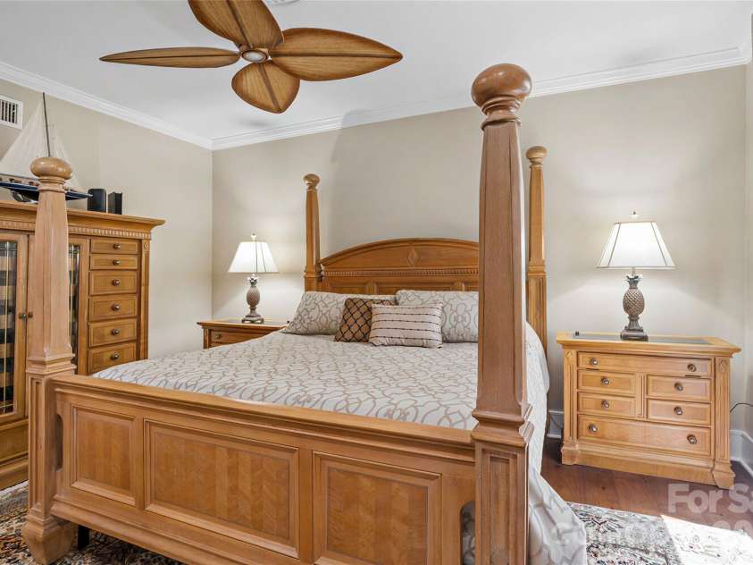 810 Cherokee Road, Charlotte, NC 28207.  MLS# CAR4409730, YatesRealty ID 41415. 