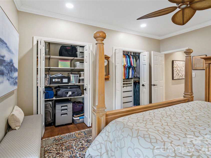 810 Cherokee Road, Charlotte, NC 28207.  MLS# CAR4409730, YatesRealty ID 41415. 