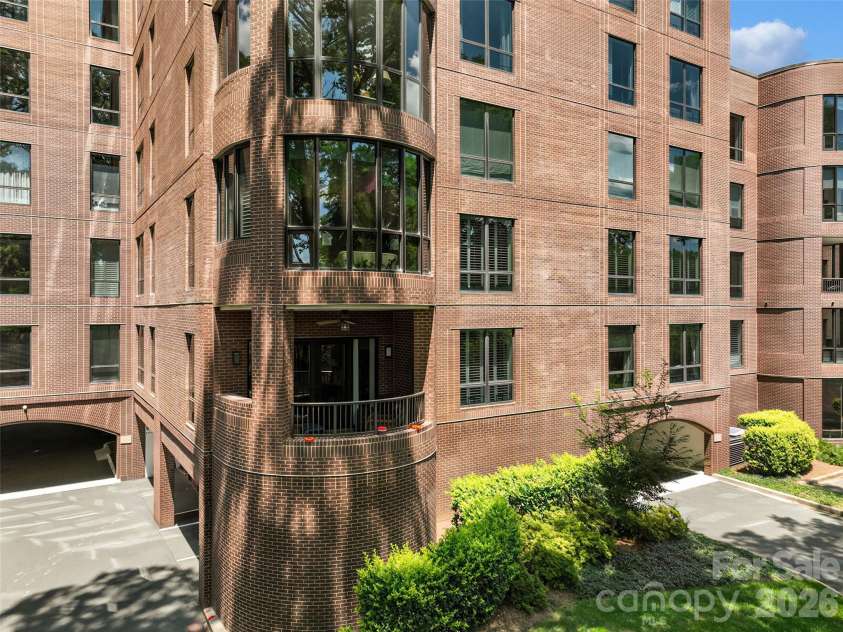 810 Cherokee Road, Charlotte, NC 28207.  MLS# CAR4409730, YatesRealty ID 41415. 