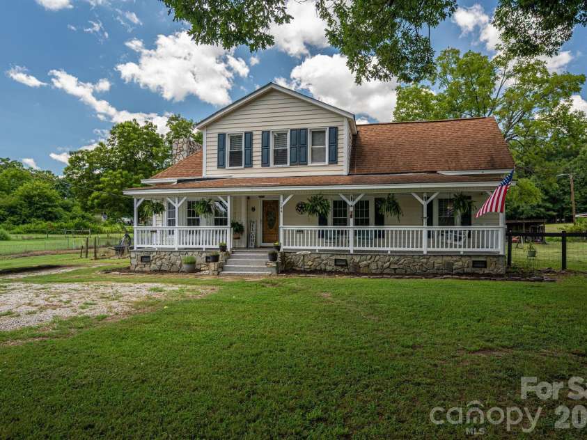 744 Grove Street Extension, Lincolnton, NC 28092.  MLS# CAR4407783, YatesRealty ID 41416. 