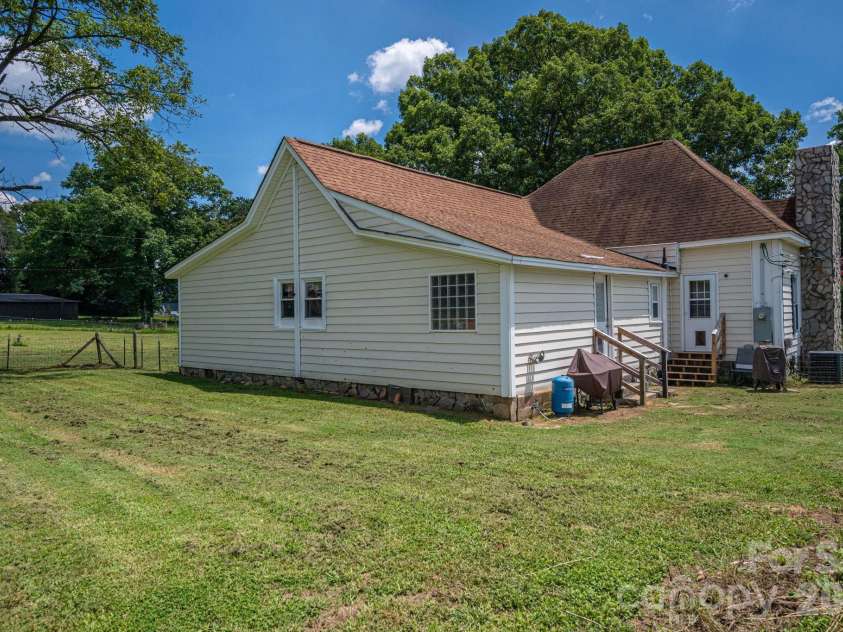 744 Grove Street Extension, Lincolnton, NC 28092.  MLS# CAR4407783, YatesRealty ID 41416. 