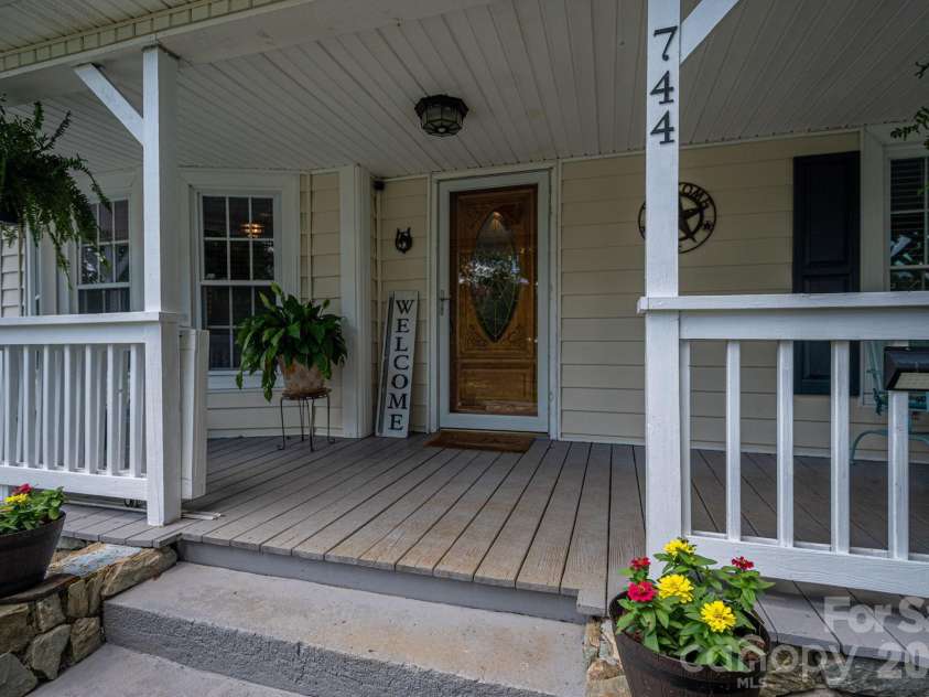 744 Grove Street Extension, Lincolnton, NC 28092.  MLS# CAR4407783, YatesRealty ID 41416. 
