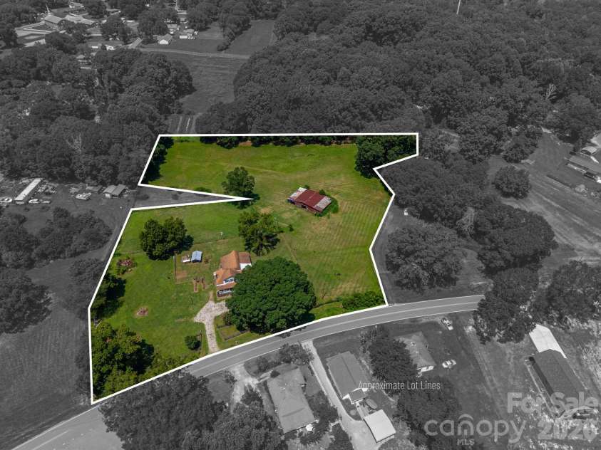 744 Grove Street Extension, Lincolnton, NC 28092.  MLS# CAR4407783, YatesRealty ID 41416. 