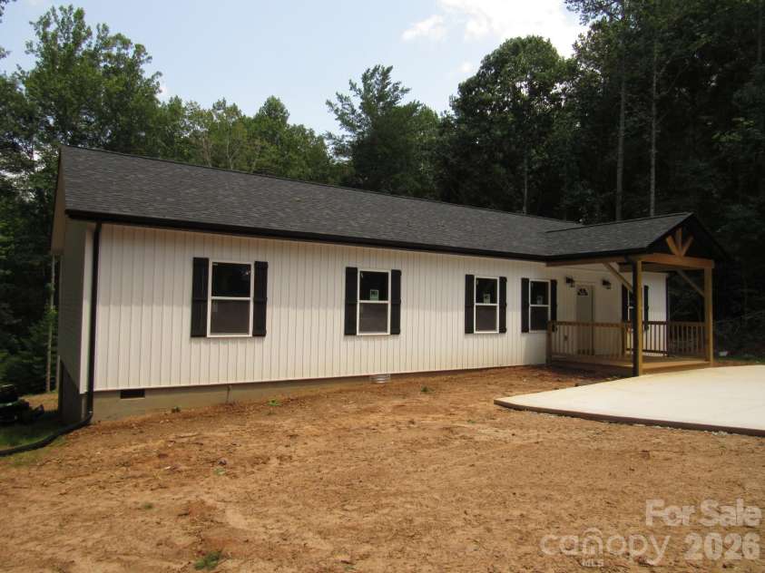 92 Saint Charles Court, Hickory, NC 28601.  MLS# CAR4408286, YatesRealty ID 41417. 