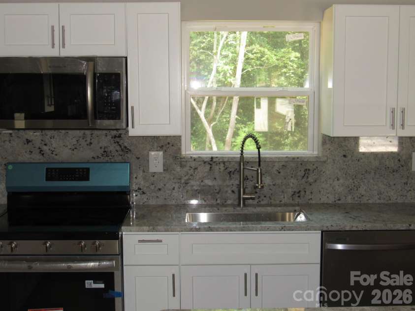 92 Saint Charles Court, Hickory, NC 28601.  MLS# CAR4408286, YatesRealty ID 41417. 