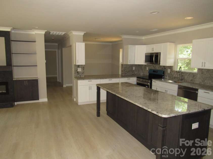 92 Saint Charles Court, Hickory, NC 28601.  MLS# CAR4408286, YatesRealty ID 41417. 