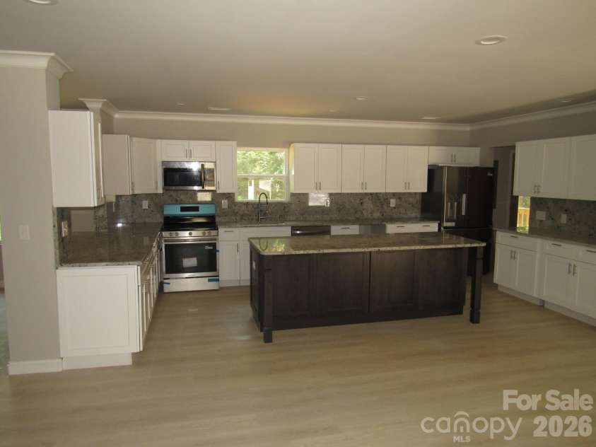 92 Saint Charles Court, Hickory, NC 28601.  MLS# CAR4408286, YatesRealty ID 41417. 