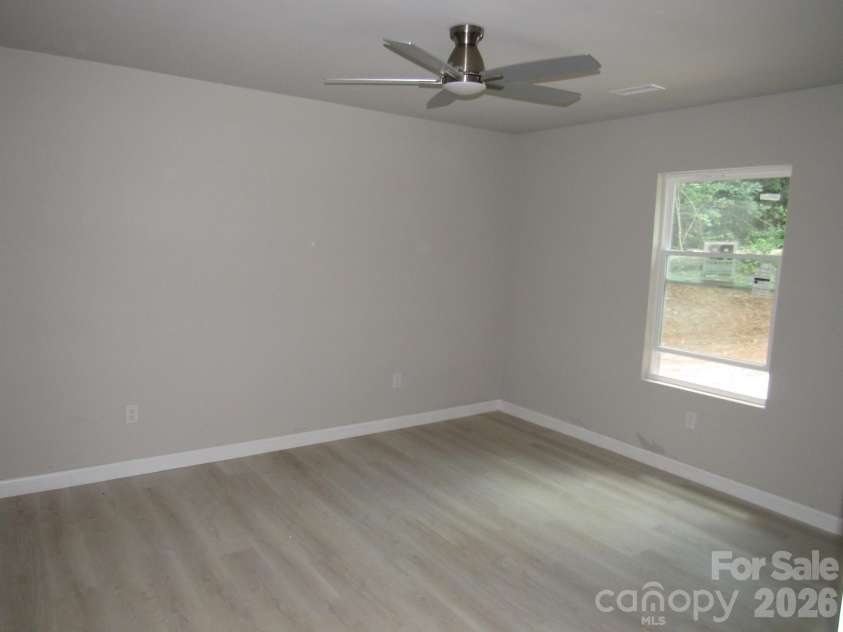 92 Saint Charles Court, Hickory, NC 28601.  MLS# CAR4408286, YatesRealty ID 41417. 