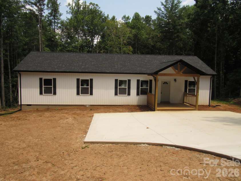 92 Saint Charles Court, Hickory, NC 28601.  MLS# CAR4408286, YatesRealty ID 41417. 
