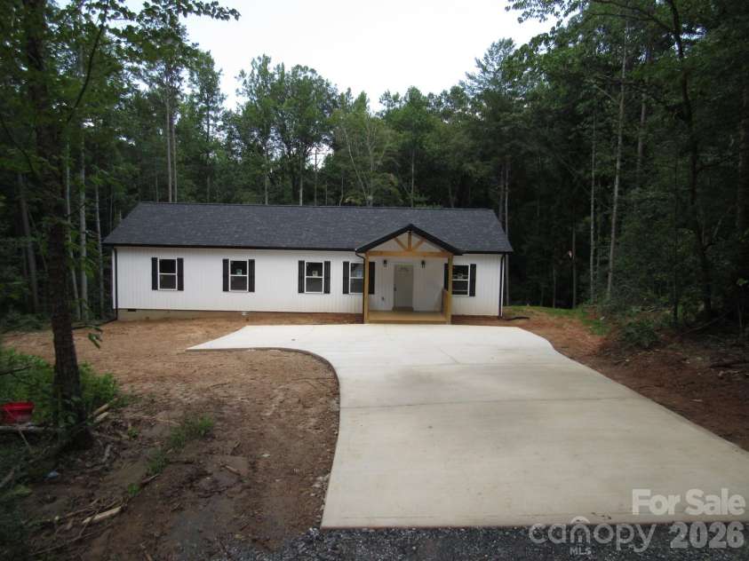 92 Saint Charles Court, Hickory, NC 28601.  MLS# CAR4408286, YatesRealty ID 41417. 
