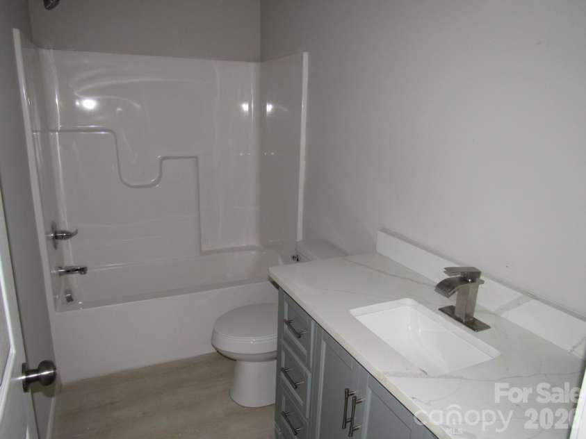 92 Saint Charles Court, Hickory, NC 28601.  MLS# CAR4408286, YatesRealty ID 41417. Guest Bathroom