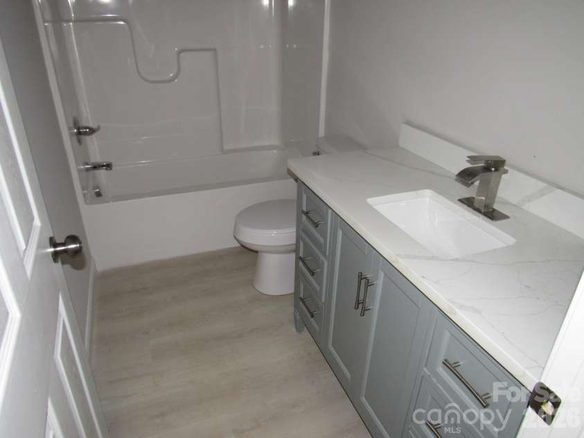 92 Saint Charles Court, Hickory, NC 28601.  MLS# CAR4408286, YatesRealty ID 41417. Guest Bathroom