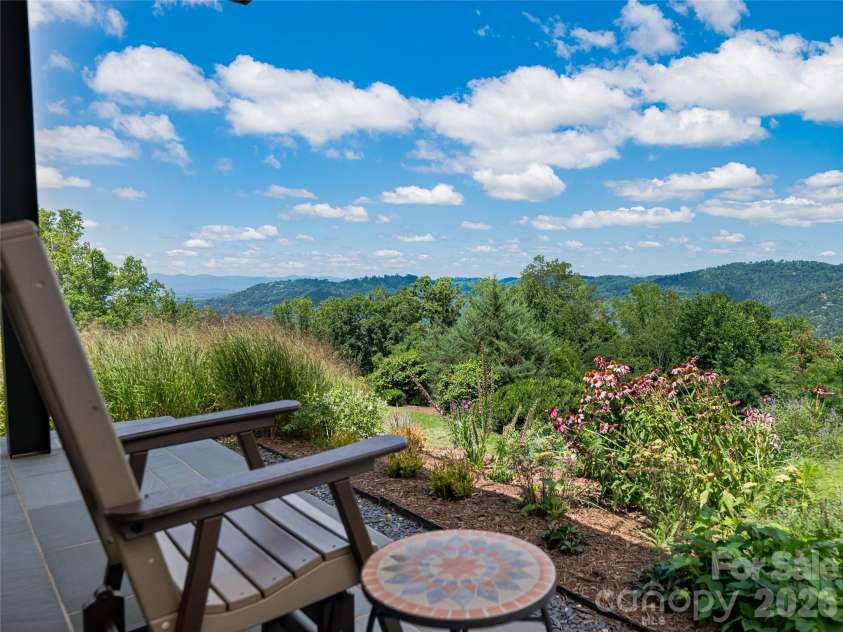 25 Bartrams Walk Drive, Asheville, NC 28804.  MLS# CAR4402146, YatesRealty ID 41418. 