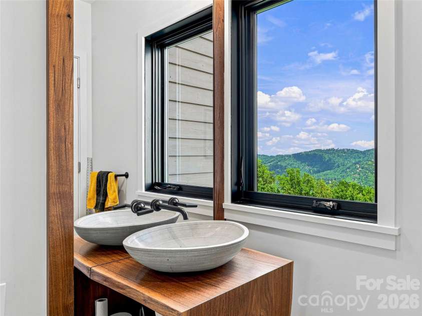 25 Bartrams Walk Drive, Asheville, NC 28804.  MLS# CAR4402146, YatesRealty ID 41418. En-suite full bathroom in the office