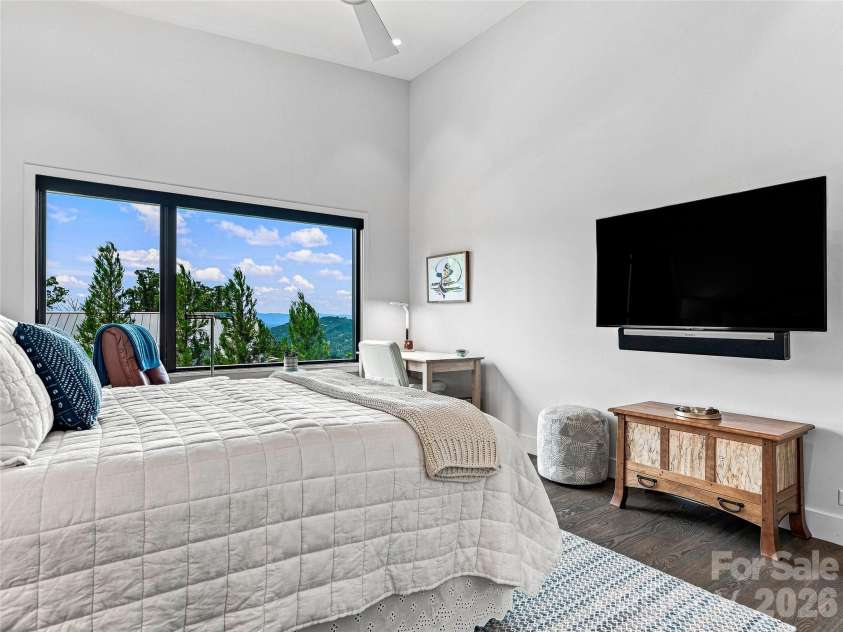 25 Bartrams Walk Drive, Asheville, NC 28804.  MLS# CAR4402146, YatesRealty ID 41418. Guest bedroom with an en-suite bathroom and long range mountain views.