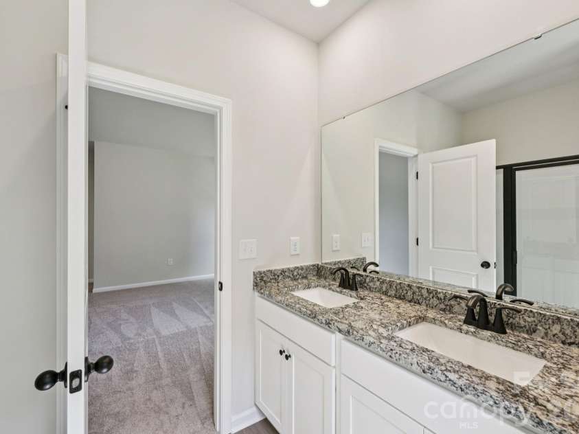 702 Willow Estates Drive, Shelby, NC 28150.  MLS# CAR4387056, YatesRealty ID 41420. 