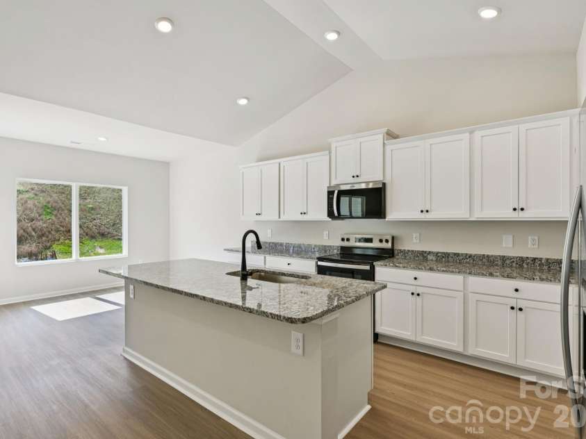 702 Willow Estates Drive, Shelby, NC 28150.  MLS# CAR4387056, YatesRealty ID 41420. 
