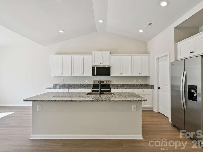 702 Willow Estates Drive, Shelby, NC 28150.  MLS# CAR4387056, YatesRealty ID 41420. 