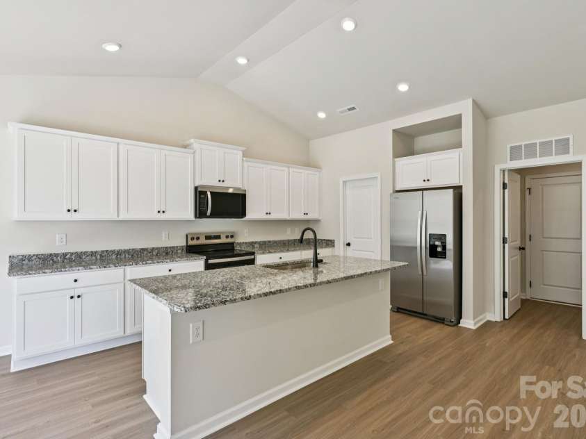 702 Willow Estates Drive, Shelby, NC 28150.  MLS# CAR4387056, YatesRealty ID 41420. 
