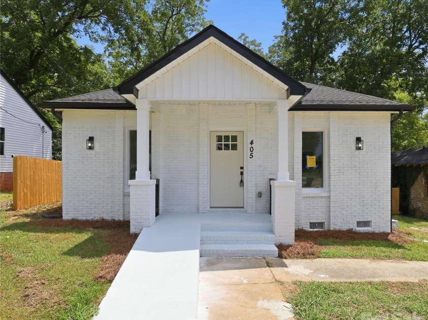 405 Gay Street, Lancaster, SC 29720.  MLS# CAR4409212, YatesRealty ID 41424. 