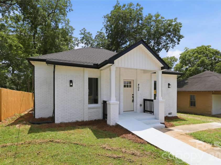 405 Gay Street, Lancaster, SC 29720.  MLS# CAR4409212, YatesRealty ID 41424. 