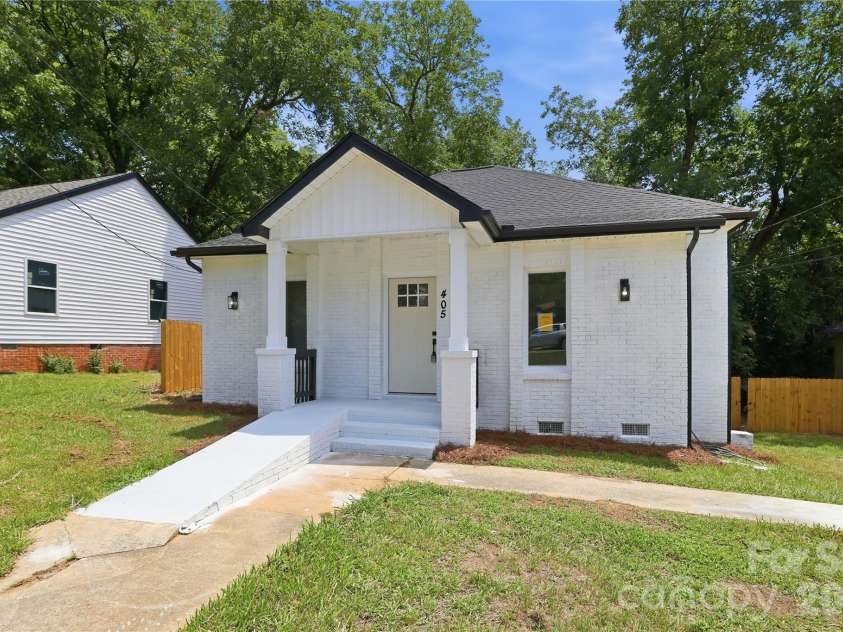 405 Gay Street, Lancaster, SC 29720.  MLS# CAR4409212, YatesRealty ID 41424. 