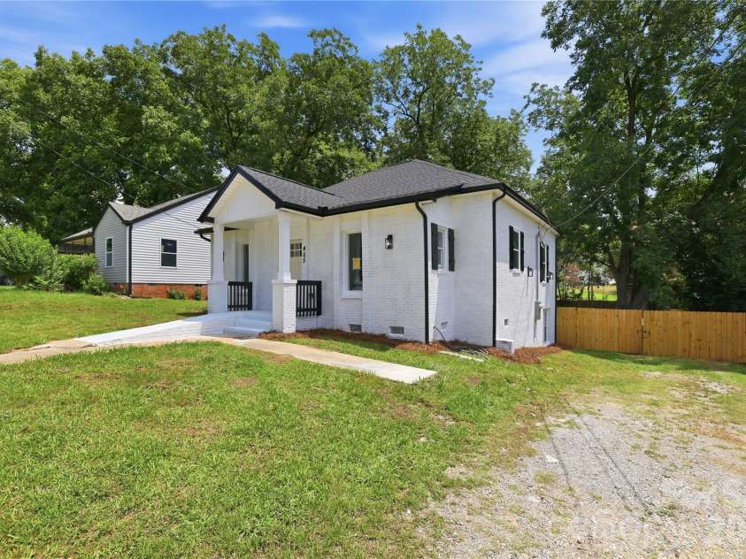 405 Gay Street, Lancaster, SC 29720.  MLS# CAR4409212, YatesRealty ID 41424. 