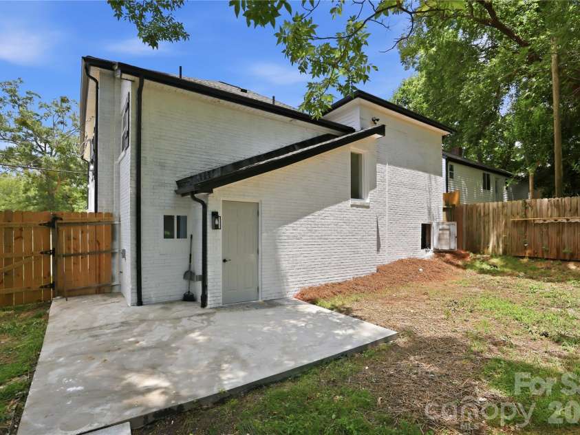 405 Gay Street, Lancaster, SC 29720.  MLS# CAR4409212, YatesRealty ID 41424. 