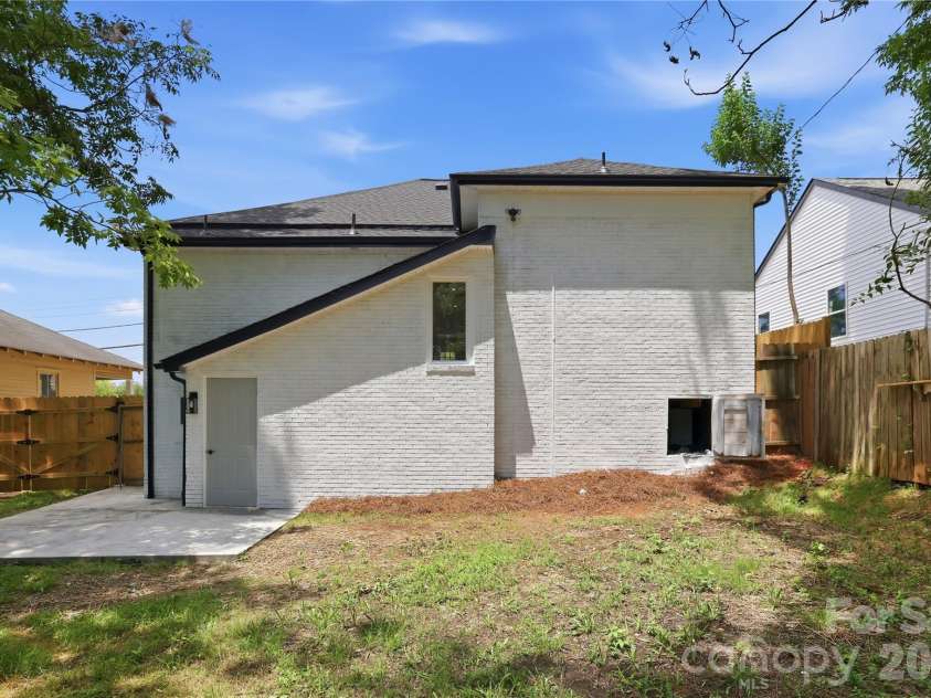 405 Gay Street, Lancaster, SC 29720.  MLS# CAR4409212, YatesRealty ID 41424. 