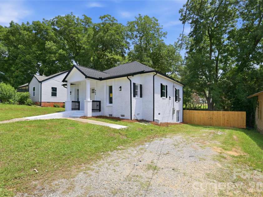 405 Gay Street, Lancaster, SC 29720.  MLS# CAR4409212, YatesRealty ID 41424. 