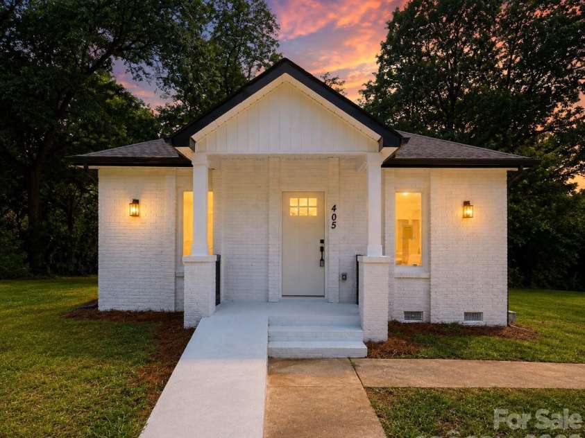 405 Gay Street, Lancaster, SC 29720.  MLS# CAR4409212, YatesRealty ID 41424. 