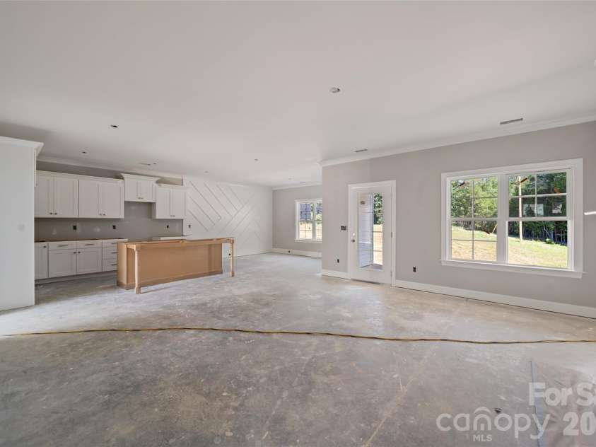 165 Canton Drive, Lexington, NC 27295.  MLS# CAR4410716, YatesRealty ID 41426. 